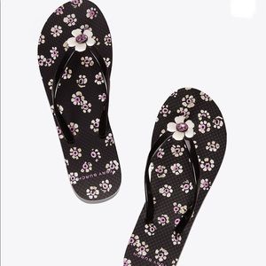 tory burch flip flops !!
